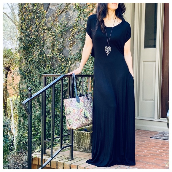 Black open back chic maxi dress with side pockets - Picture 5 of 6